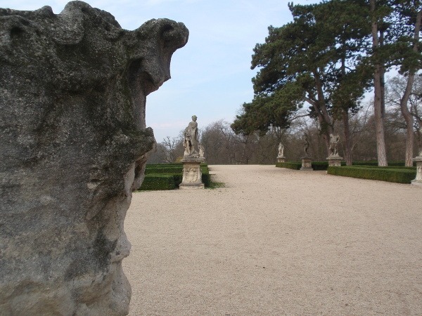 Park pri zámku v