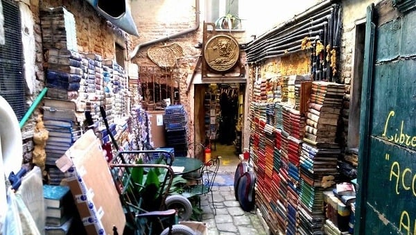 Benátske kníhkupectvo Libreria Acqua