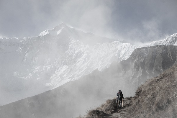 Jeden zo šiestich vrcholov nesúci názov Annapurna. Je totiž Annapurna I., Annapurna II., Annapurna III., Annapurna IV., Ganga Annapurna a South Annapurna. A práve okolo týchto ľadom a snehom zaviatých špicov vedie trek Annapurna Circuit.