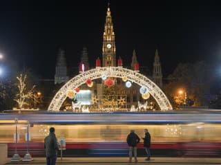 Viedeň otvorila prvé vianočné trhy, dokopy bude takmer 800 stánkov