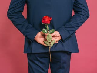 Ako prebieha ceremoniál ruží: Zapojte symbol lásky a záväzku do vašej svadby