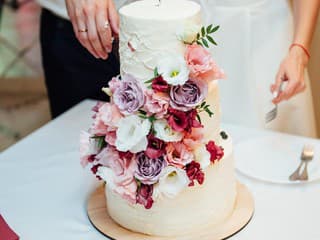 10 otázok, ktoré by ste mali položiť vášmu vybranému pekárovi pred objednaním svadobnej torty