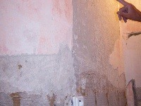 V starších domoch montéri