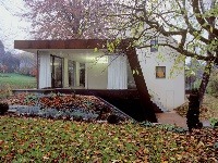 Sklon uličného priečelia prístavby