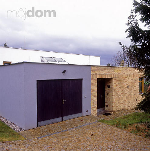 Vstup zo západu s garážou
