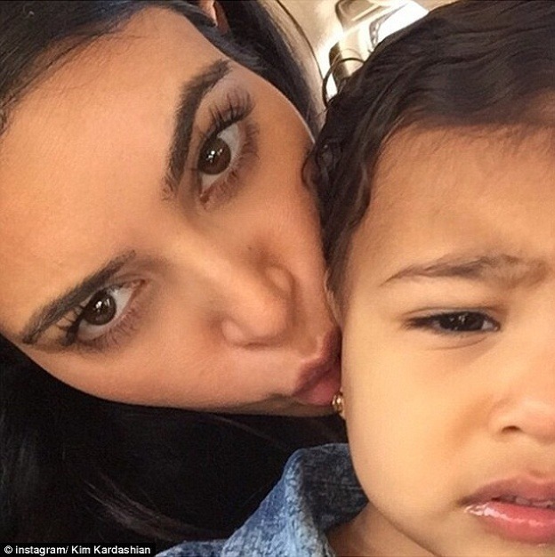 Kim Kardashian má dilemu: