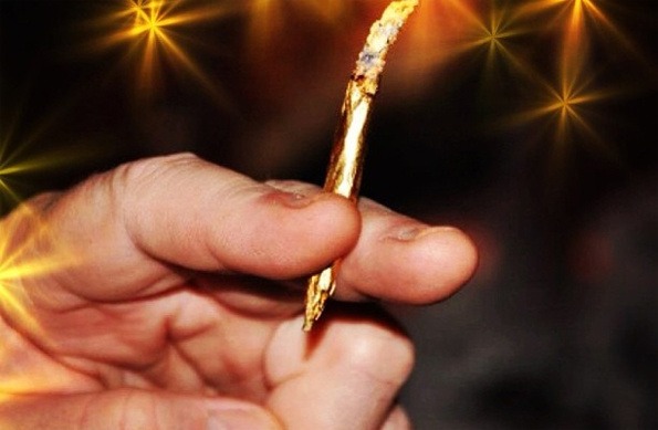 Zlaté cigarety sú obľúbené hlavne medzi spevákmi - hiphopermi. (Foto: Incrediblethings.com)