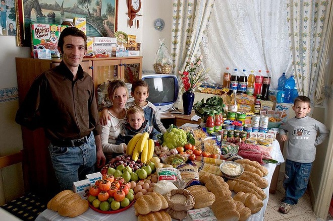 Rodina z Talianska minie na jedlo približne 295 dolárov za týždeň.