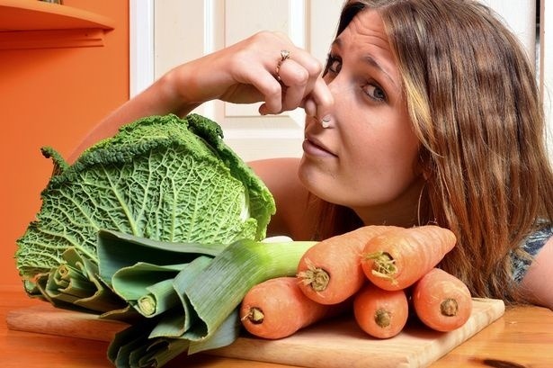 Žene zelenina doslova smrdí. Keď ju zacíti, je jej nevoľno. (Foto: Dailymail.co.uk)