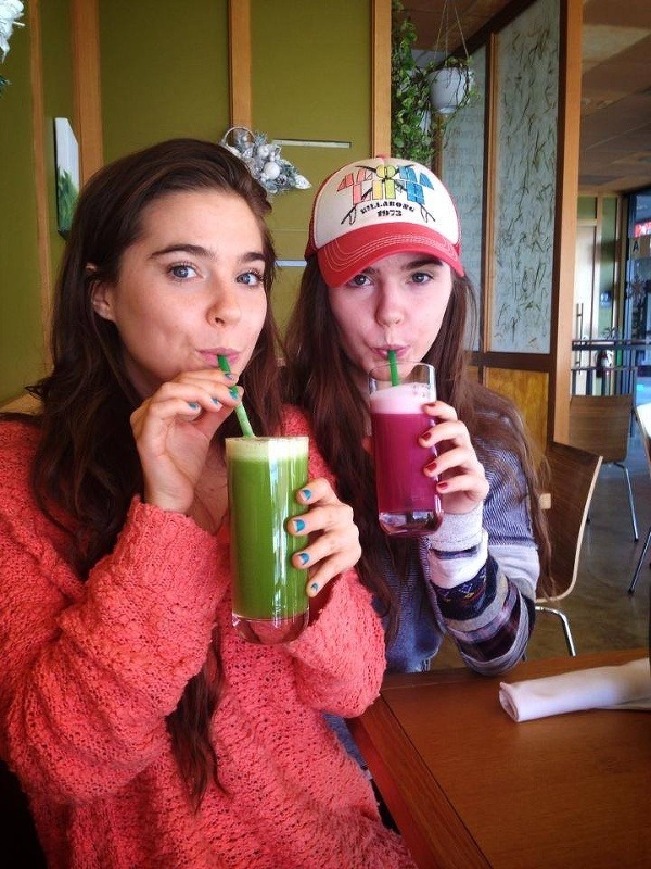 Sestry holdujú zdravému životnému štýlu, konzumujú vegánsku stravu. (Foto: facebook.com/NinaandRanda)
