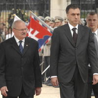 Ivan Gašparovič (vľavo) prijal vo svojom paláci 10. júla 2007 v Bratislave prezidenta Čiernohorskej republiky Filipa Vujanoviča.