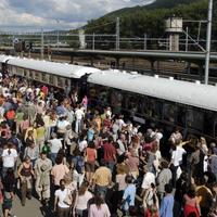 Orient Express prilákal v Banskej Bystrici na železničnú stanicu húfy ľudí.