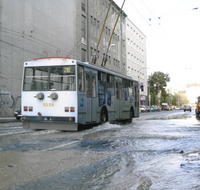 K havárii výtlačného vodovodného potrubia došlo v nedeľu ráno medzi 6. a 7. hodinou na Legionárskej ulici v Bratislave.