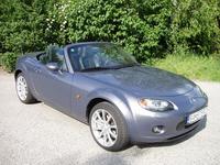 Jazda bez strechy je príjemná do rýchlosti 110 km/h. Potom začne posádke prekážať silné prúdenie vzduchu.