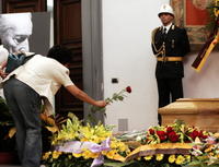 Antonioni zomrel v pondelok 30.7. 2007 vo veku 94 rokov.