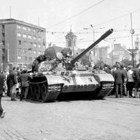 Na snímke je: 21. august 1968 - vstup sovietskych tankov do Bratislavy.