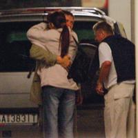 Takto sa premiér pred tromi rokmi objímal so Zuzanou Kupcovou na letisku vo Viedni. Tvrdí, že majú čisto pracovný vzťah.