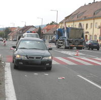 Mladá vodička (30) zrazila starého pána (74) na tomto priechode pre chodcov.