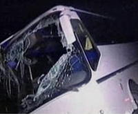 Pri nehode zahynuli traja ľudia, 11 pasažierov sa zranilo.