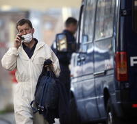 Technický pracovník dánskej polície po zatknutí teroristov.