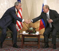 Bush a Putin rokovali hlavne o protiraketovej obrane.