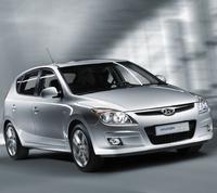 Hyundai i30 boduje najmä priaznivým pomerom ceny a hodnoty. Už základná výbava auta s motorom 1,6 l obsahuje všetko dôležité.