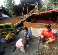 Indonézske ostrovy ležia na takzvanom Ohnivom kruhu, ktorý obklopuje Tichý oceán a sú dejiskom častých zemetrasení.