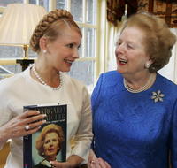 Julia Tymošenková (vľavo) navštívila Margaret Thatcherovú.