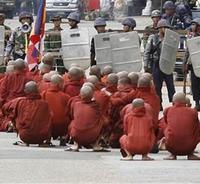 Viac ako týždeň trvali v Mjanmarsku protesty mníchov.