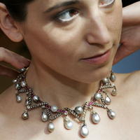 Podľa odhadov sa môže cena náhrdelníka vyšplhať až na 400-tisíc libier.