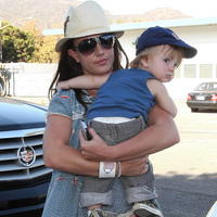 Na snímke je Britney s prvorodeným synom Seanom Prestonom.