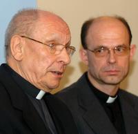 Predseda Komisie pre školstvo a katechizáciu Rudof Baláž (vľavo) a generálny sekretár KBS Mons Marián Chovanec