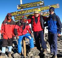 Ján Cuper na vrchole Kilimandžára. Na vrchole bolo 20 stupňov pod nulou