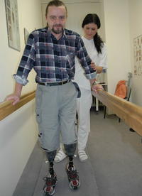Január 2007 - Uherské Hradiště – Jan dostal prvé „náhradné nohy“ a skúsil s nimi urobiť prvé kroky.