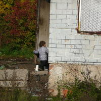 Ťahanovce-sídlisko - lokalita Majetkár: V polorozpadnutých domoch žijú aj deti.