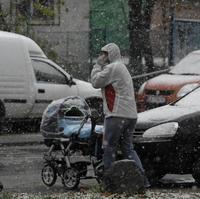 Západné a Stredné Slovensko zasiahlo sneženie.