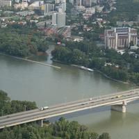 Pozemky priklepli poslanci spoločnosti Karloveské rameno bez výberového konania.