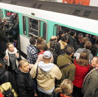 Parížske metro funguje na 25 %.