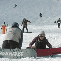 Na Slovensku sa dá ešte lyžovať v 50 zimných strediskách.