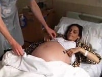 Mladú ženu zničil alkohol: Pre cirhózu pečene vyzerá ako tehotná, v bruchu má litre tekutiny!