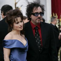 Režisér Tim Burton so svojou dlhoročnou priateľkou herečkou Helenou Bonham-Carter.