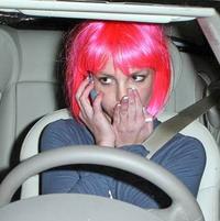 Britney Spears a jej ružová parochňa.