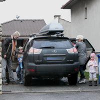 Pezinok: Sobota 12.1. 2008, 15.47 hod. - Po týždňovej dovolenke sa Krausovci vrátili oddýchnutí.