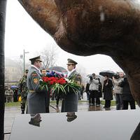 Dnes sa uskutočnil v maďarskej obci Hejce pietny akt kladenia vencov ku pamätníku obetiam leteckého nešťastia z 19. januára 2006