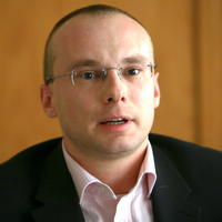 Jiří Macek sa vyhráža súdnymi spormi a medzinárodnou arbitrážou.