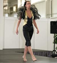 Súťažiaca Michaela Javorková (21) je obdivovateľka Lýdie Eckhardt. Na jej  poslednej prehliadke vystavovala aj svoje modely. Ako vidno na modelke, využíva najmä trendové farby zlatú a čiernu.