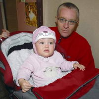 Anička Dyntarová (1) s otcom Michalem (45).