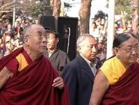Dalajláma sa demonštrácie tiež zúčastnil