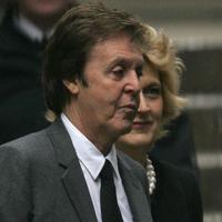 Ak súd dnes potvrdí svoje rozhodnutie, sir Paul McCartney môže oslavovať.