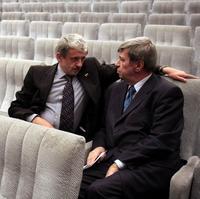 Mikuláš Dzurinda a Eduard Kukan pred začiatkom konferencie.